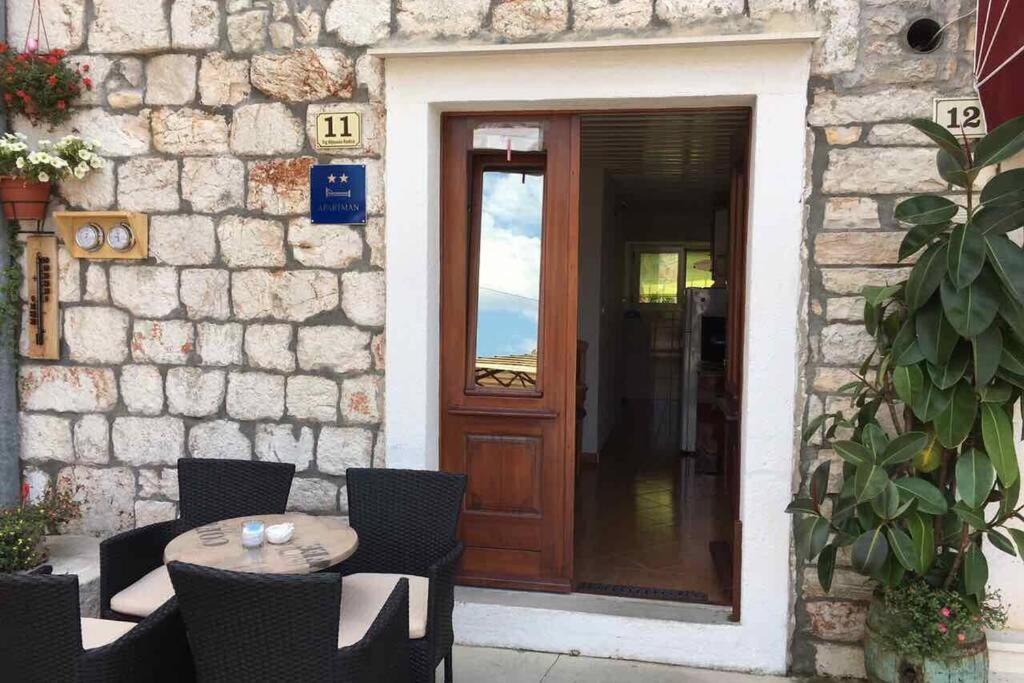 Apartman Knezovic Stari Grad  Exterior foto